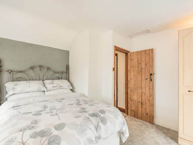 Double bedroom | Dovedale Cottage, Coningsby, near Lincoln