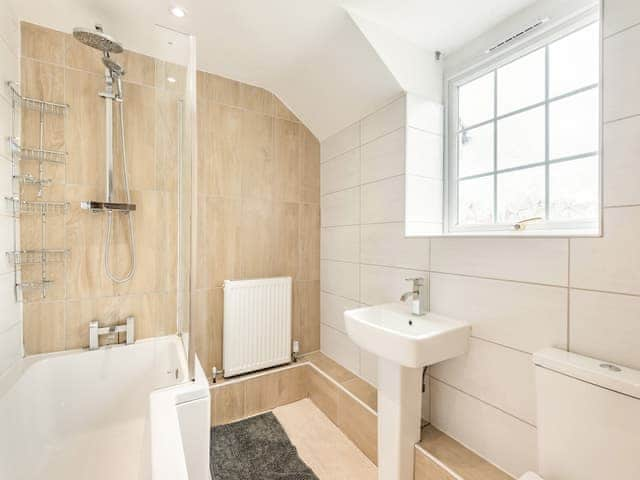 Bathroom | Dovedale Cottage, Coningsby, near Lincoln