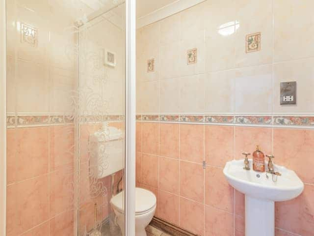 Bathroom | Dovedale Cottage, Coningsby, near Lincoln