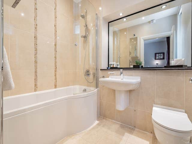 Well presented en-suite bathroom | Apartment 14, Silverdale, near Arnside