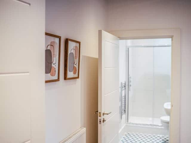 Shower room | Apartment 9 - York Riverside Apartments, York