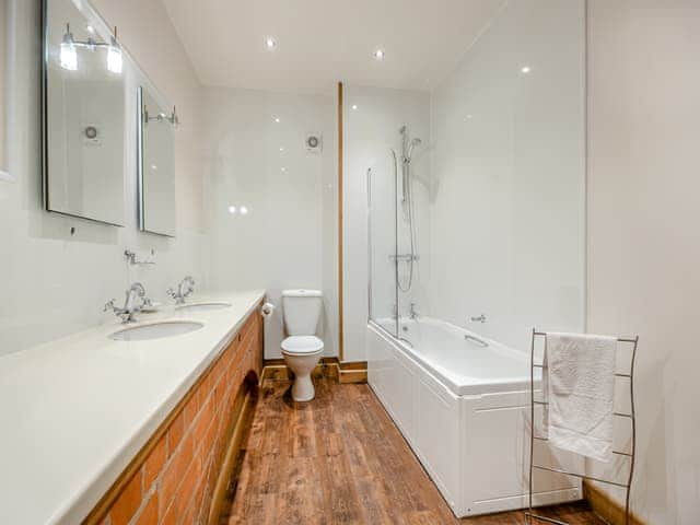 Bathroom | The Stables - Holton Lodge Retreats, Holton-Le-Clay, near Cleethorpes