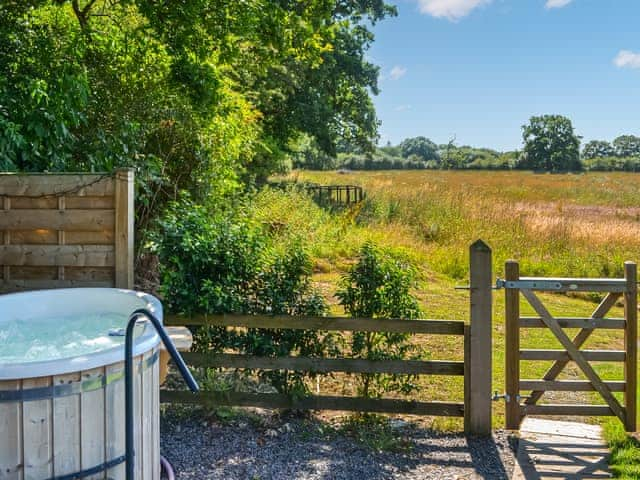 Hot tub | Morning Mist, Strensall, near York