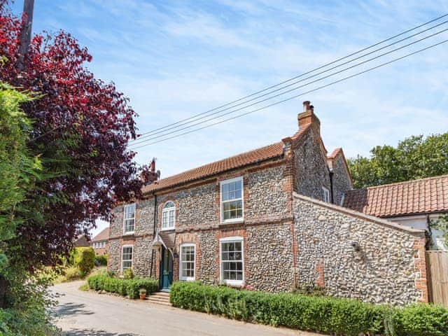 Lavender Cottage, sleeps 12 in Wells-next-the-Sea.