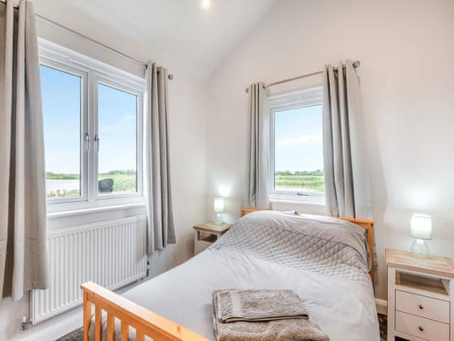 Double bedroom | Fieldview Fishery - Fieldview Fisheries, Saltfleetby