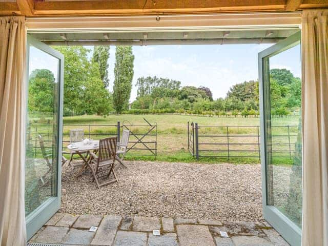 Sitting-out-area | The Coach House, Thornfalcon, near Taunton