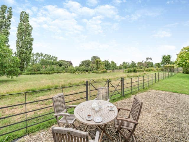 Sitting-out-area | The Coach House, Thornfalcon, near Taunton