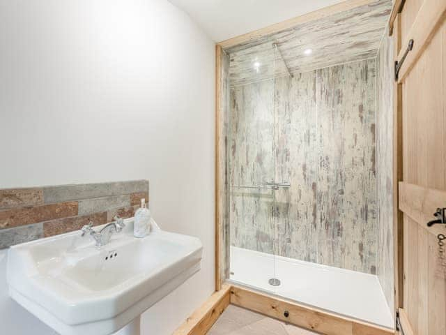 Shower room | Eeyores House - Honeypot Farm, Court-at-Street, near Hythe