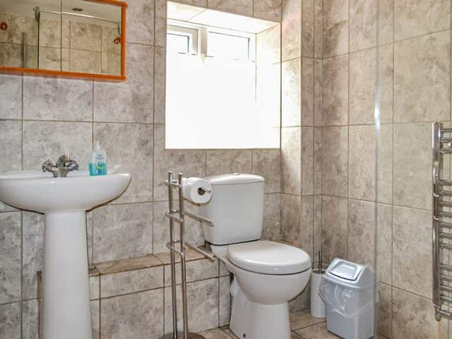 Bathroom | The Old Farm Cottage, Louth