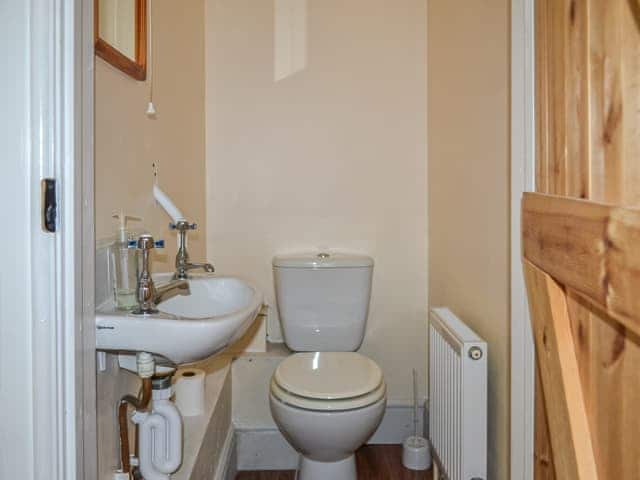 Bathroom | The Old Farm Cottage, Louth