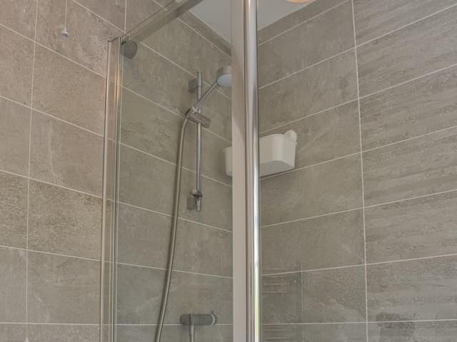 Shower room | Oaklea Cottage, Windermere