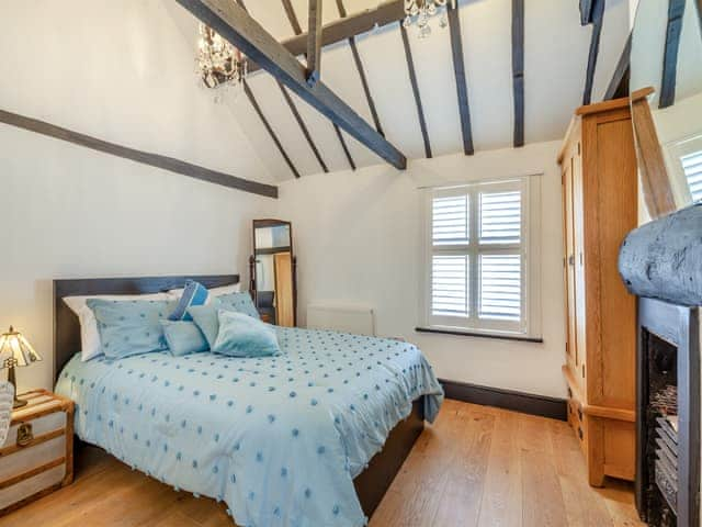 Double bedroom | Cutters Cottage, Roydon, near Harlow