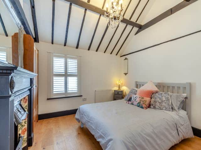 Double bedroom | Cutters Cottage, Roydon, near Harlow