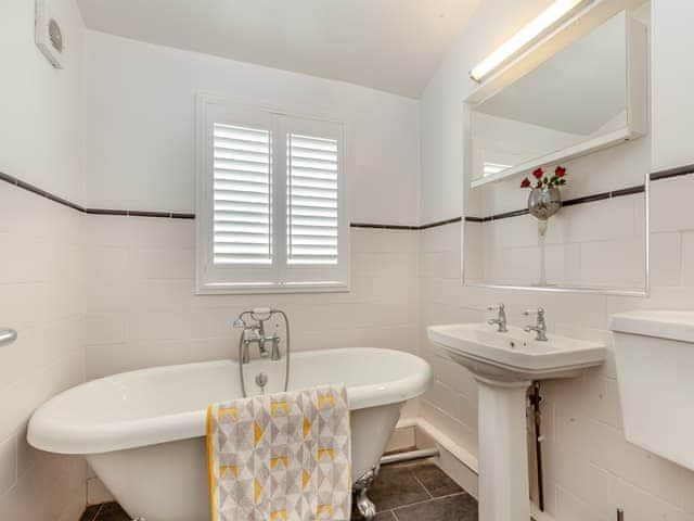 Bathroom | Cutters Cottage, Roydon, near Harlow