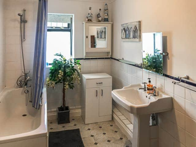 Bathroom | Longtye Cottage, Whitstable