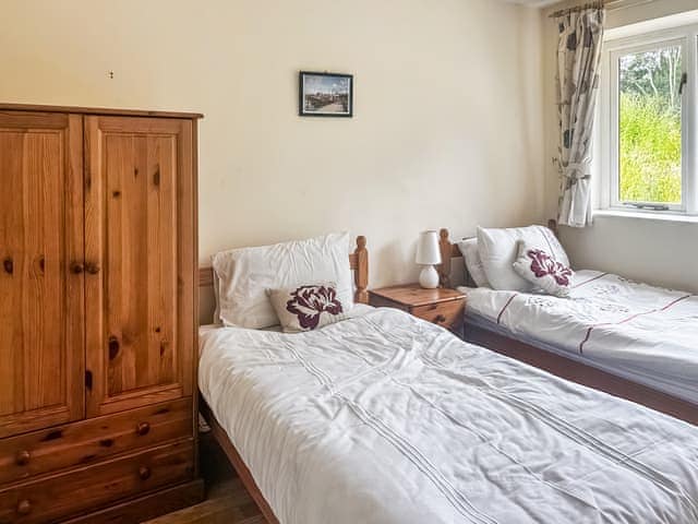 Twin bedroom | Kingfisher - Woodside Fishery, Cleobury Mortimer, Worcestershire