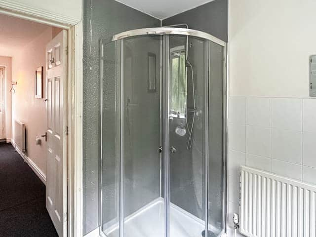 Shower room | Kingfisher - Woodside Fishery, Cleobury Mortimer, Worcestershire