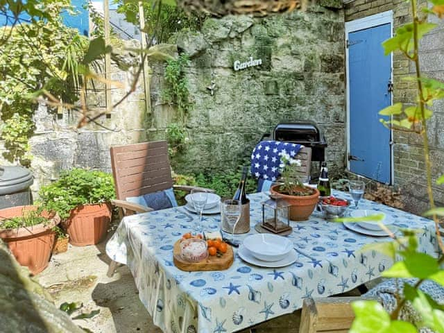 Outdoor area | Seashells, Ventnor