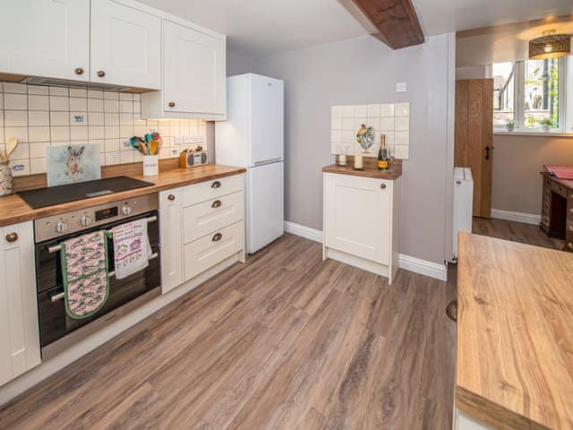 Fully appointed fitted kitchen | The Weaning Shed, Huggate, near York