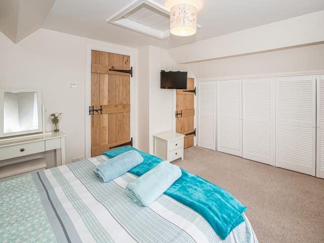 Comfortable double bedroom | The Weaning Shed, Huggate, near York