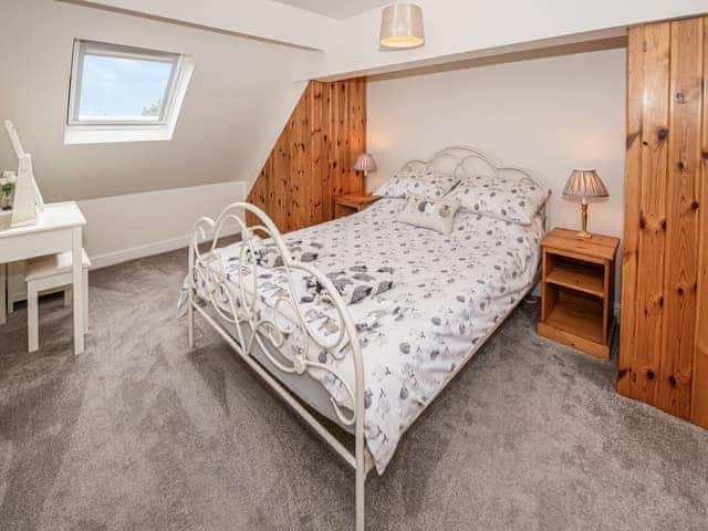 Tranquil double bedroom | The Weaning Shed, Huggate, near York