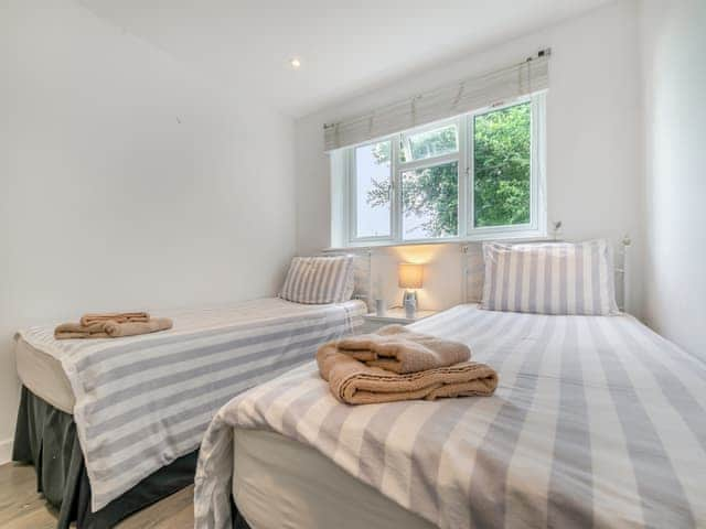 Twin bedroom | Primrose Cottage, Widemouth Bay, near Bude