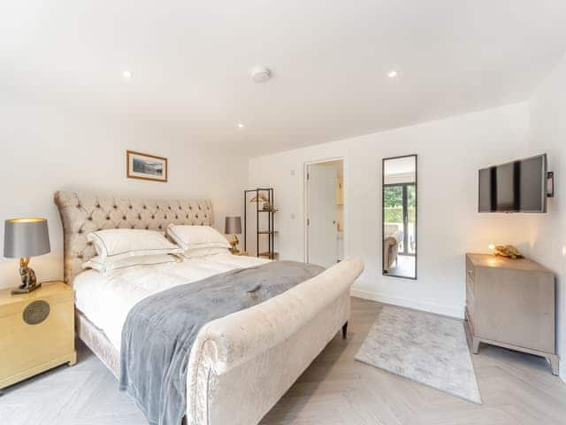 Double bedroom | The Pool House, Farnham Common, near Beaconsfield