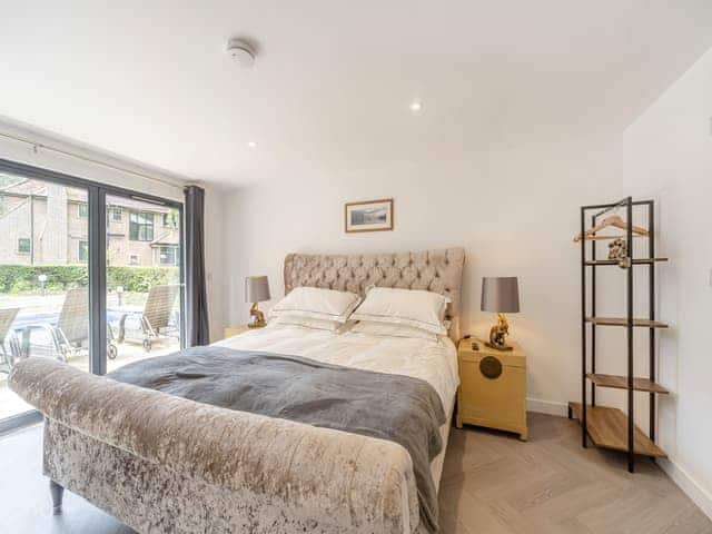 Double bedroom | The Pool House, Farnham Common, near Beaconsfield