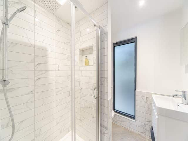 Shower room | The Pool House, Farnham Common, near Beaconsfield