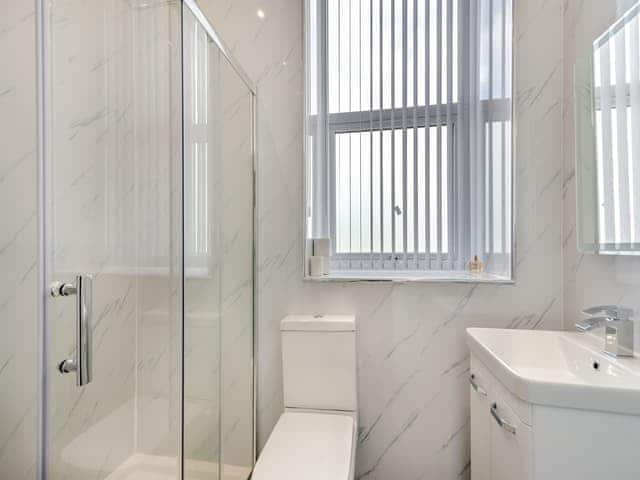 Shower room | Number Four - Studio Apartments, Nelson