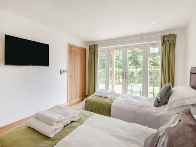 Twin bedroom | Heron&rsquo;s Den - Langton Hill Retreats, Langton Hill, near Horncastle