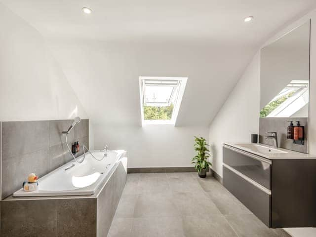 Bathroom | Heron&rsquo;s Den - Langton Hill Retreats, Langton Hill, near Horncastle