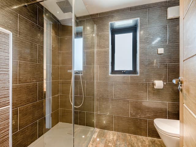 Bathroom | Sundancer - Wooldown Holiday Cottages, Bude