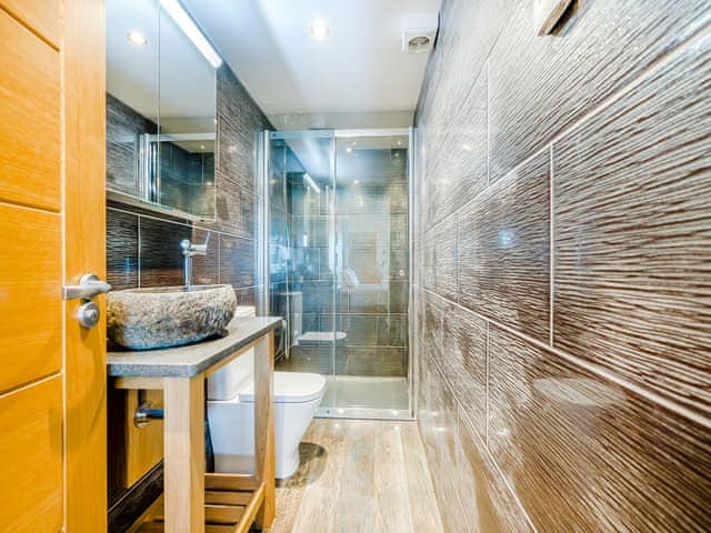 Bathroom | Sun Seeker - Wooldown Holiday Cottages, Bude