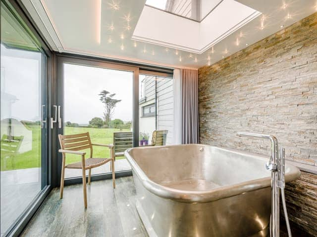 Bathroom | Sun Seeker - Wooldown Holiday Cottages, Bude