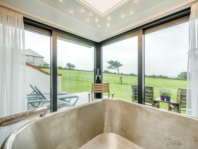 Bathroom | Sun Seeker - Wooldown Holiday Cottages, Bude