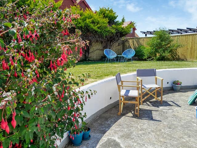 Sitting-out-area | Pebblestones, Bude