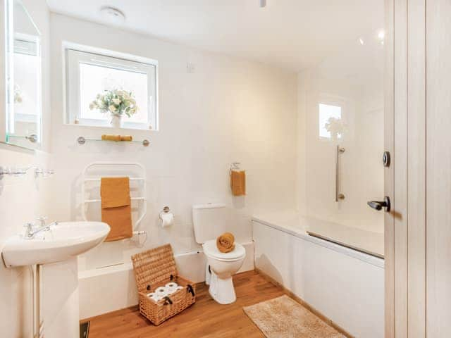 Bathroom | Wheelwright&rsquo;s Cottage, Rodsley, near Ashbourne