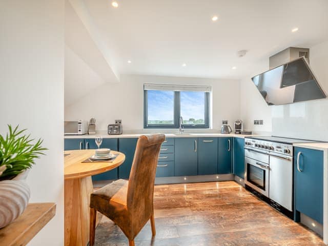 Kitchen/diner | Moonraker - Wooldown Holiday Cottages, Bude