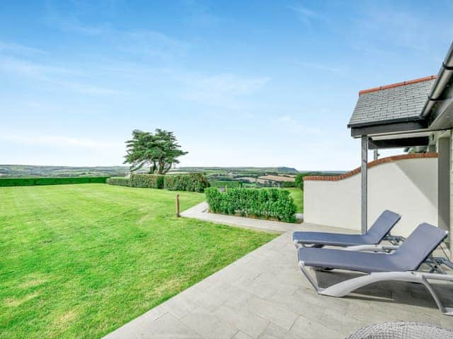 Sitting-out-area | Little Gem - Wooldown Holiday Cottages, Bude