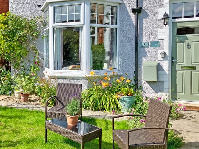 Sitting-out-area | Willowfield Cottage, Thornton-Le-Dale