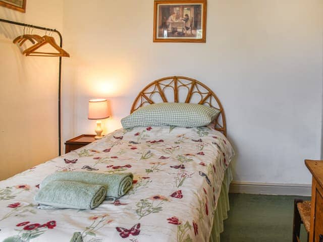 Twin bedroom | 1 Brandiston Barn Cottage, Cawston near Reepham