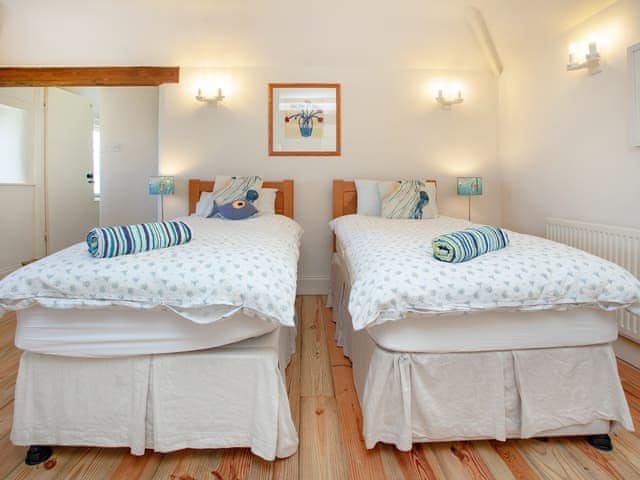 Twin bedroom | Trevigue Holiday Cottage - Trevigue Holiday Cottages, Crackington Haven, near Bude