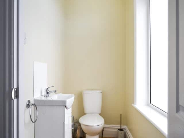 Shower room | Sandbeck Cottage, Skegness