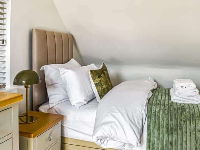 Twin bedroom | Summerleaze House, Bude