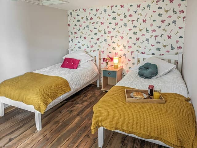 Twin bedroom | Pixies Wood Cottage, Ludham