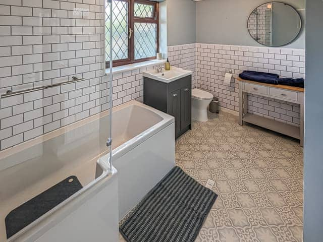 Bathroom | Pixies Wood Cottage, Ludham