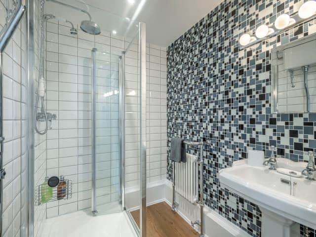 Shower room | Zero Degrees North, Sheringham