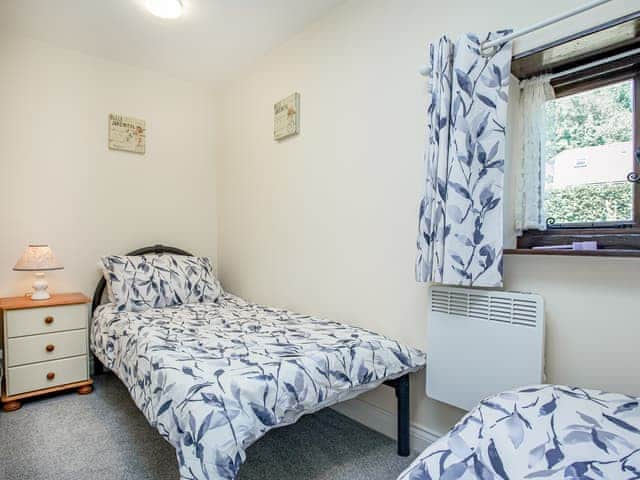 Twin bedroom | The Granary, Stokeinteignhead