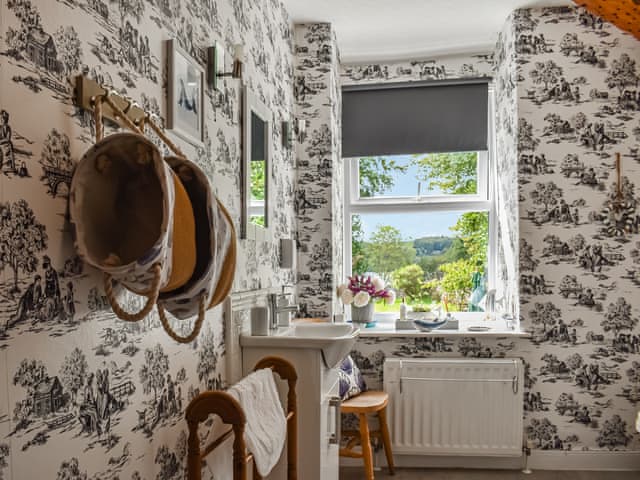 Bathroom | Corner Cottage, Bowness-on-Windermere